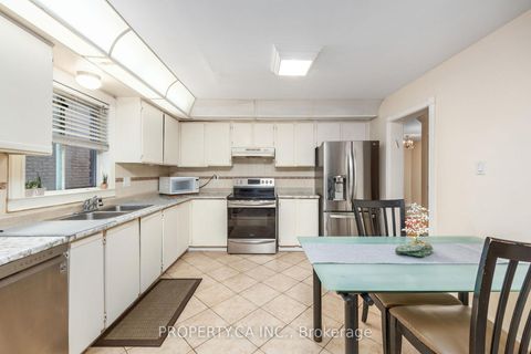 Photo 11 at 109 Lisa Crescent, Yorkhill, Vaughan