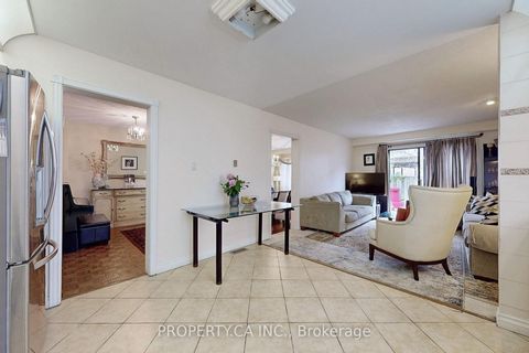 Photo 13 at 109 Lisa Crescent, Yorkhill, Vaughan