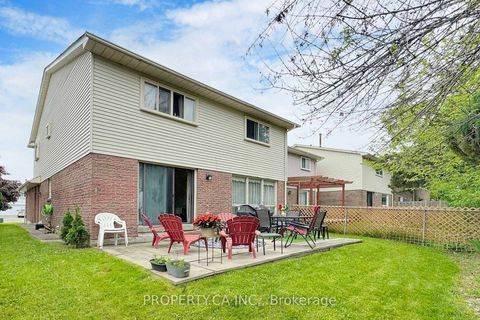 Photo 32 at 109 Lisa Crescent, Yorkhill, Vaughan