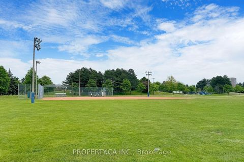 Photo 33 at 109 Lisa Crescent, Yorkhill, Vaughan