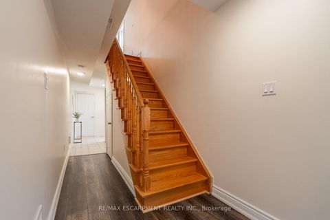 Photo 4 at 38 Archibald Mews, Bendale, Toronto
