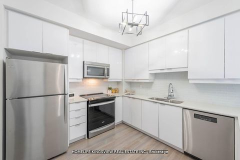 Photo 11 at 808 - 2910 Highway 7, Concord, Vaughan