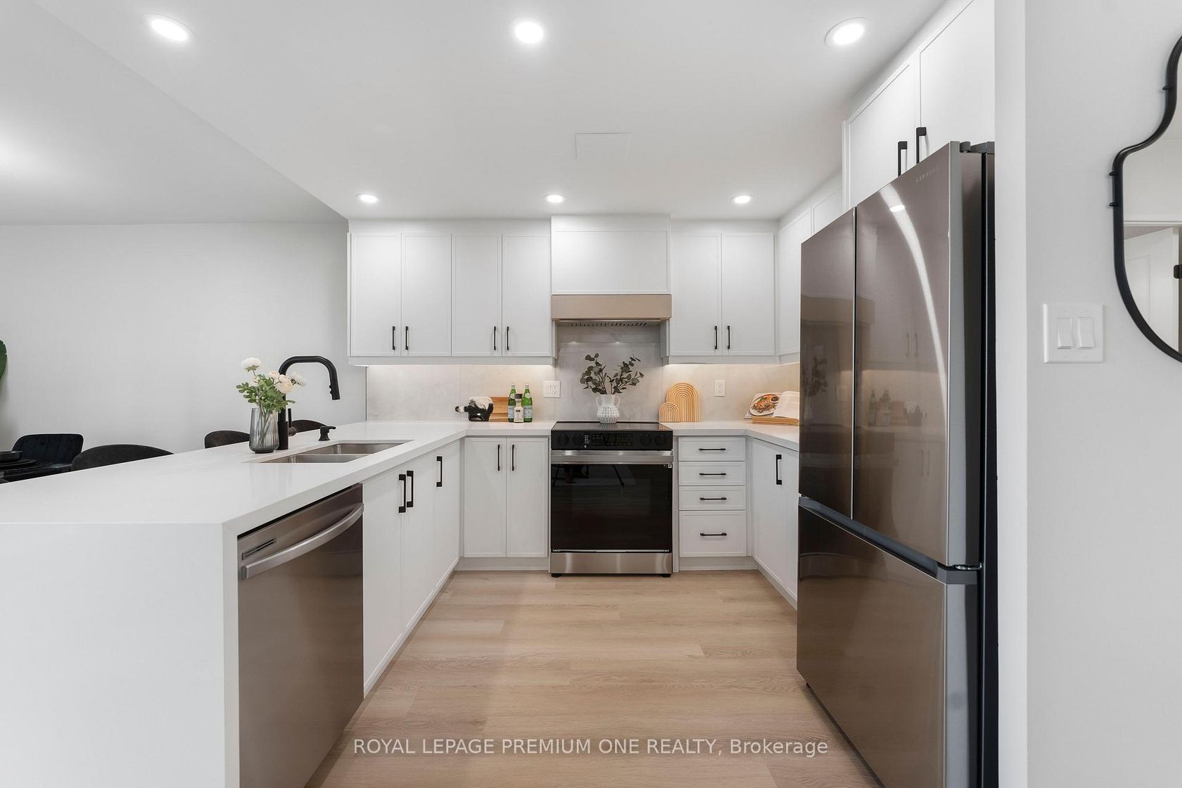 Photo 5 at 608 - 60 Southport Street, Swansea, Toronto Photo 5 at 608 - 60 Southport Street, Swansea, Toronto