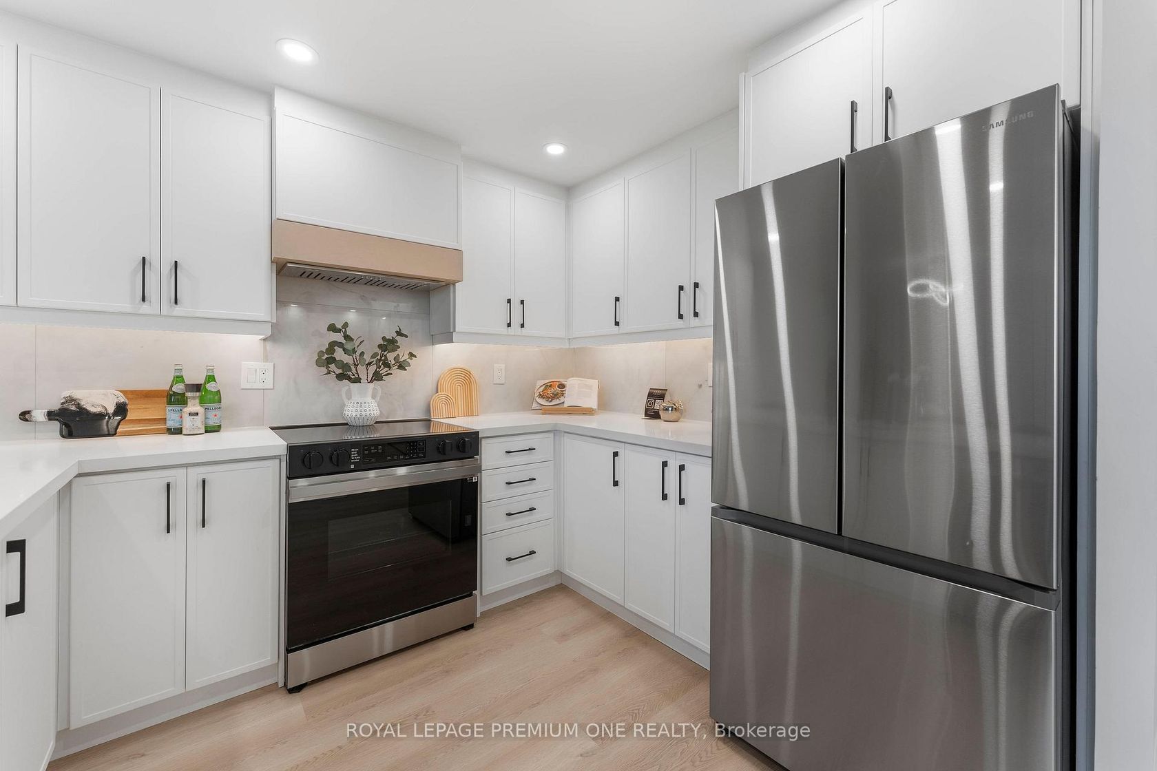 Photo 6 at 608 - 60 Southport Street, Swansea, Toronto Photo 6 at 608 - 60 Southport Street, Swansea, Toronto