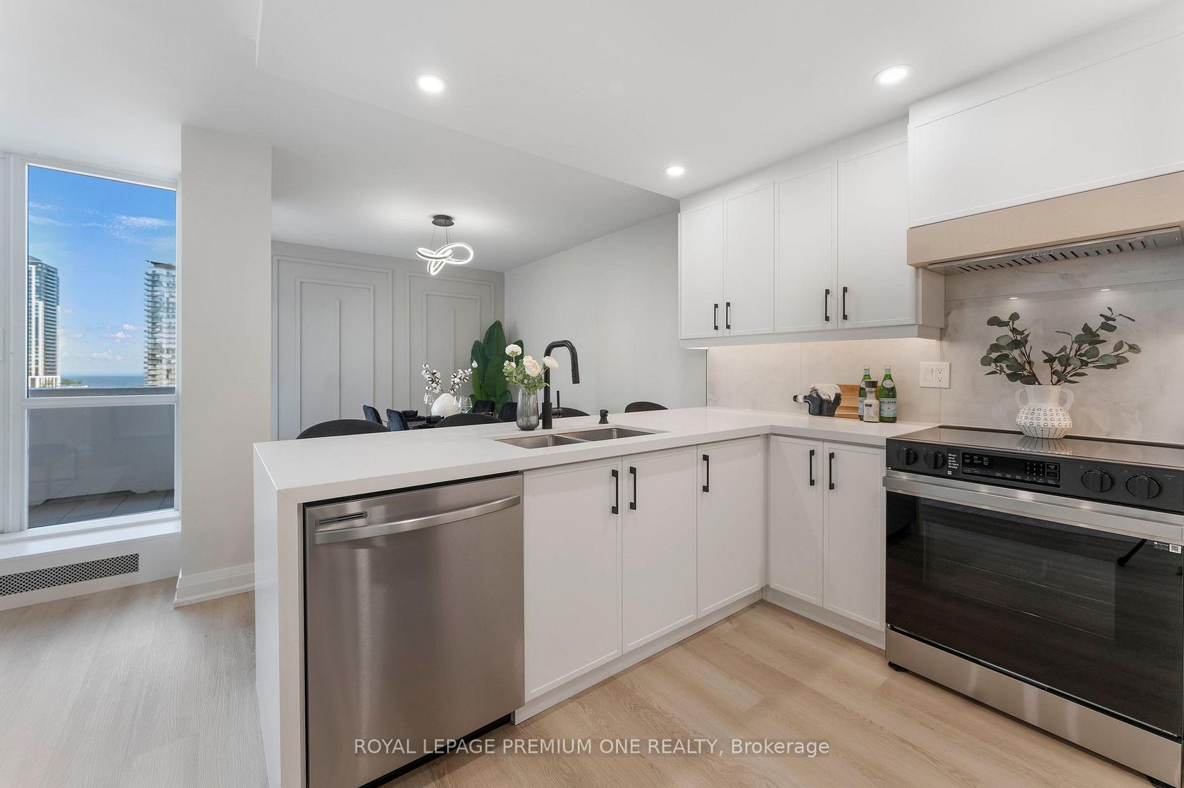 Photo 7 at 608 - 60 Southport Street, Swansea, Toronto Photo 7 at 608 - 60 Southport Street, Swansea, Toronto