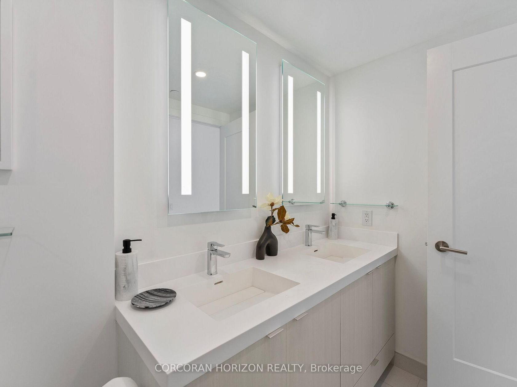 Photo 24 at 221 - 30 Inn On The Park Drive, Don Mills, Toronto Photo 24 at 221 - 30 Inn On The Park Drive, Don Mills, Toronto