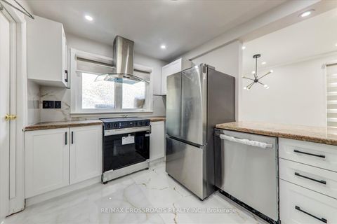 Photo 12 at 2 Tangmere Road, Don Mills, Toronto