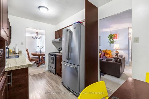 Photo 10 at 811 - 180 Markham Road, Scarborough Village, Toronto