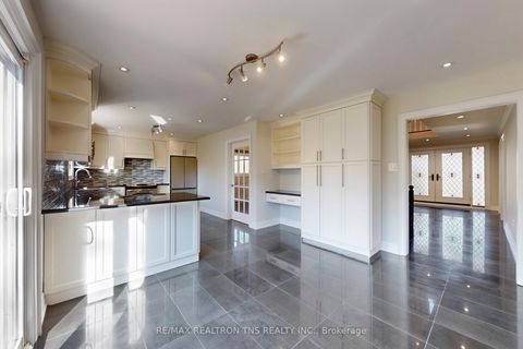 Photo 7 at 20 Doncrest Road, Doncrest, Richmond Hill Photo 7 at 20 Doncrest Road, Doncrest, Richmond Hill