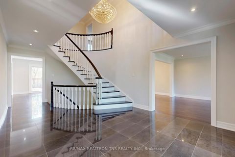 Photo 10 at 20 Doncrest Road, Doncrest, Richmond Hill