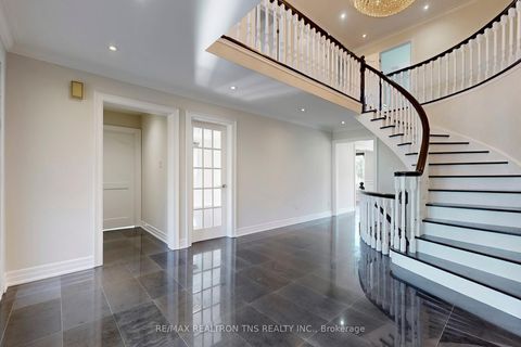 Photo 11 at 20 Doncrest Road, Doncrest, Richmond Hill Photo 11 at 20 Doncrest Road, Doncrest, Richmond Hill