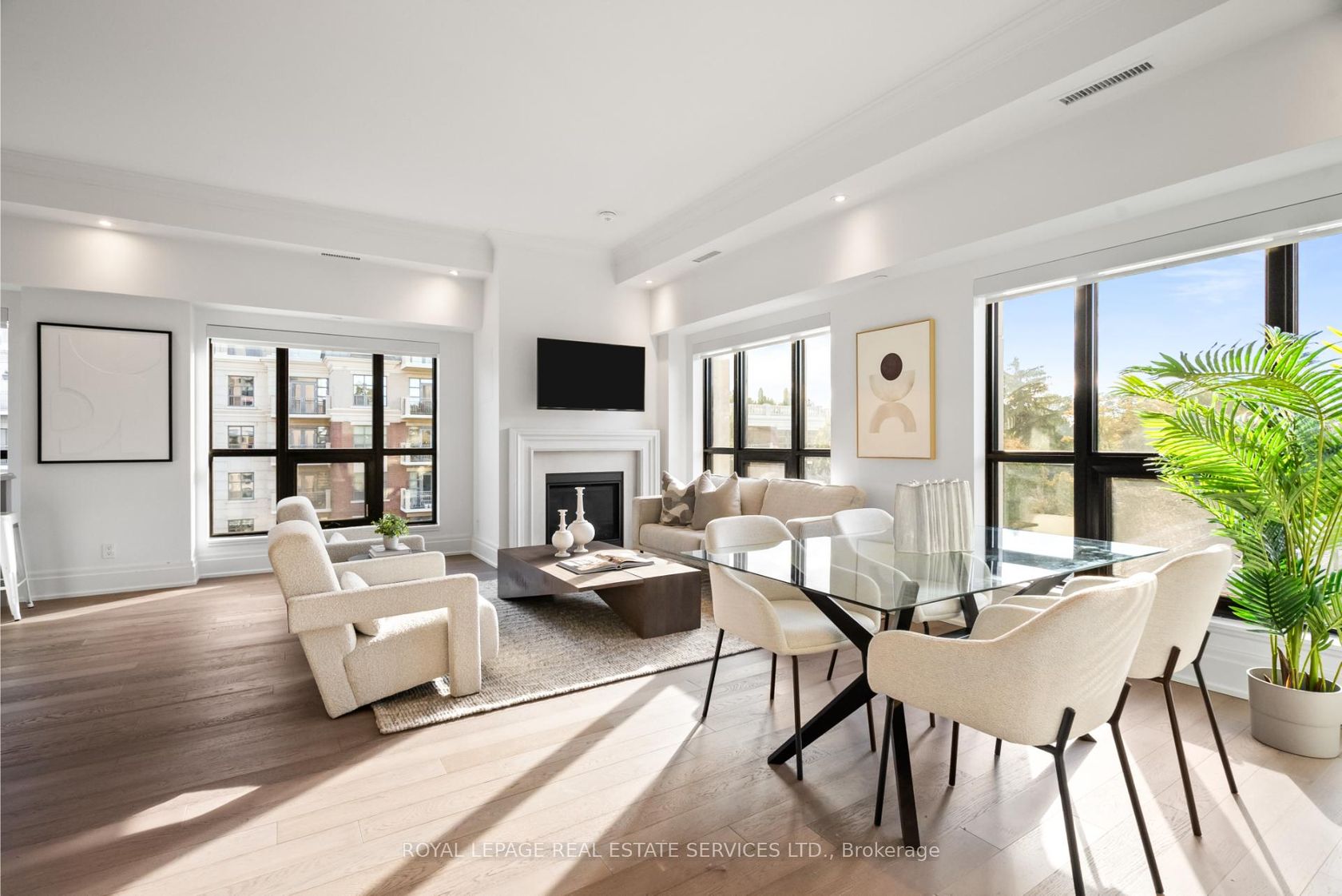 Photo 2 at 504 - 4 The Kingsway, Kingsway South, Toronto Photo 2 at 504 - 4 The Kingsway, Kingsway South, Toronto