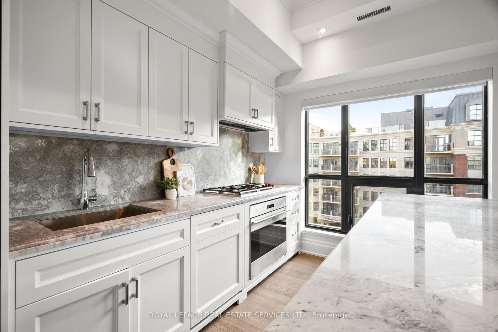 Photo 9 at 504 - 4 The Kingsway, Kingsway South, Toronto Photo 9 at 504 - 4 The Kingsway, Kingsway South, Toronto