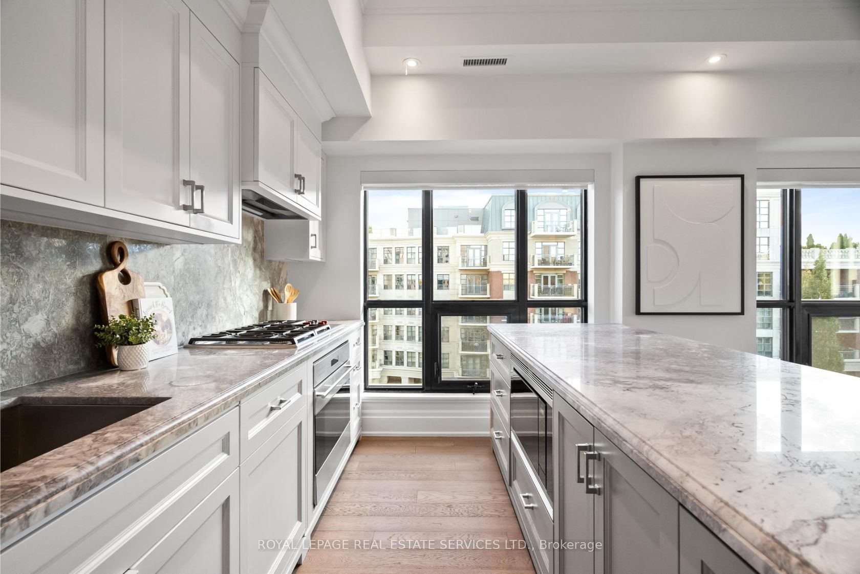 Photo 10 at 504 - 4 The Kingsway, Kingsway South, Toronto Photo 10 at 504 - 4 The Kingsway, Kingsway South, Toronto