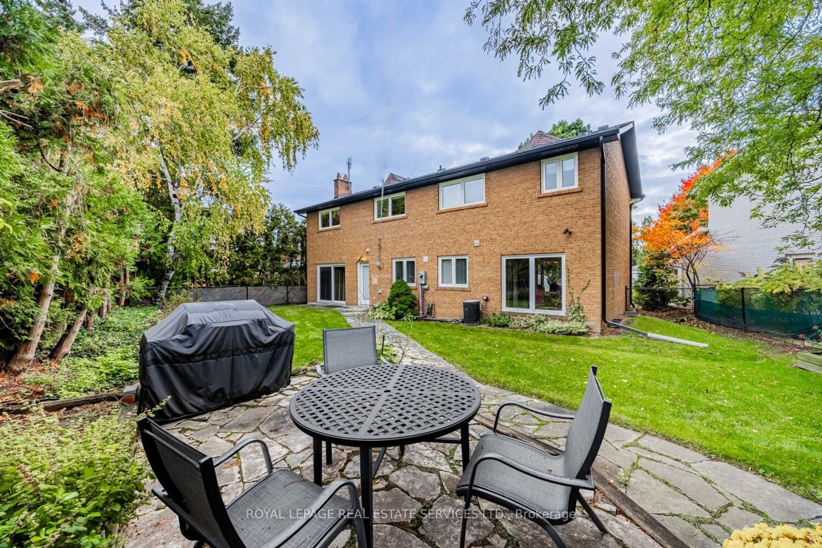 Photo 1 at 5 Harrowby Court, Rosethorn, Toronto Photo 1 at 5 Harrowby Court, Rosethorn, Toronto