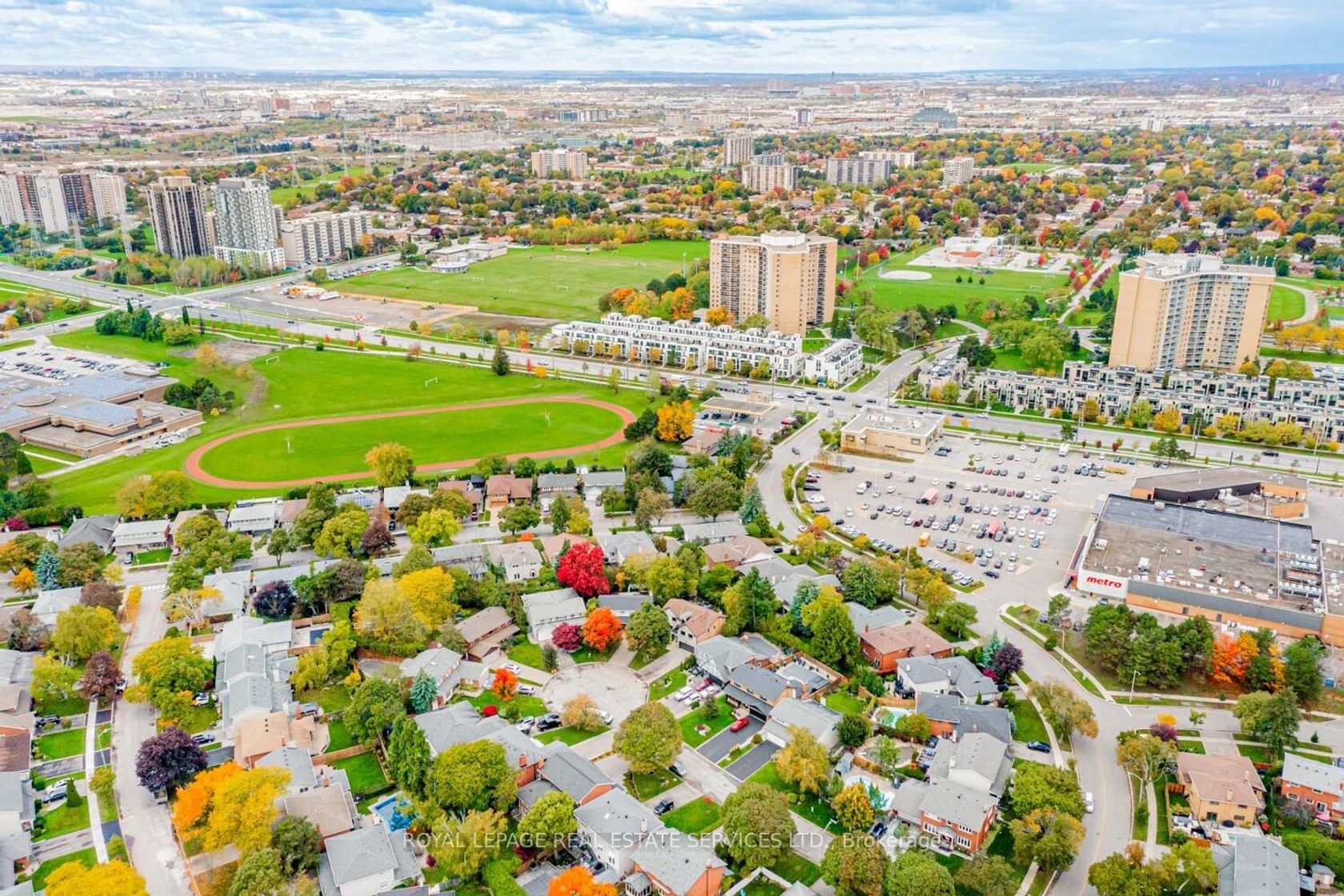 Photo 7 at 5 Harrowby Court, Rosethorn, Toronto Photo 7 at 5 Harrowby Court, Rosethorn, Toronto