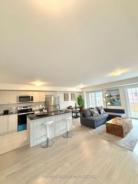 Photo 4 at #2 - 31 PUMPKIN CORNER Crescent, Rural Barrie Southeast, Barrie