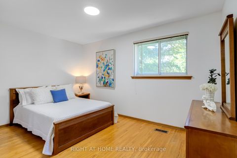 Photo 13 at 22 Rainier Square, L'Amoreaux, Toronto