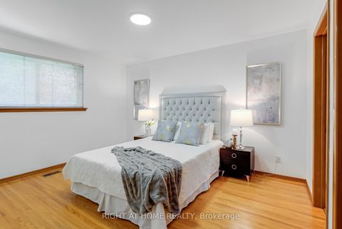 Photo 16 at 22 Rainier Square, L'Amoreaux, Toronto