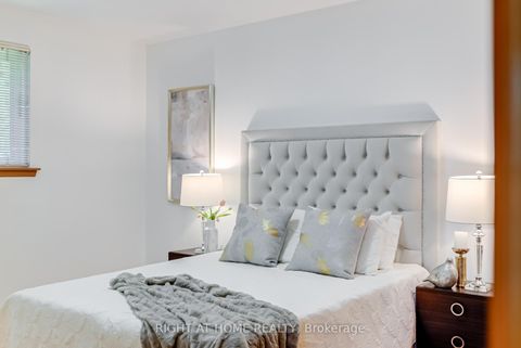 Photo 17 at 22 Rainier Square, L'Amoreaux, Toronto