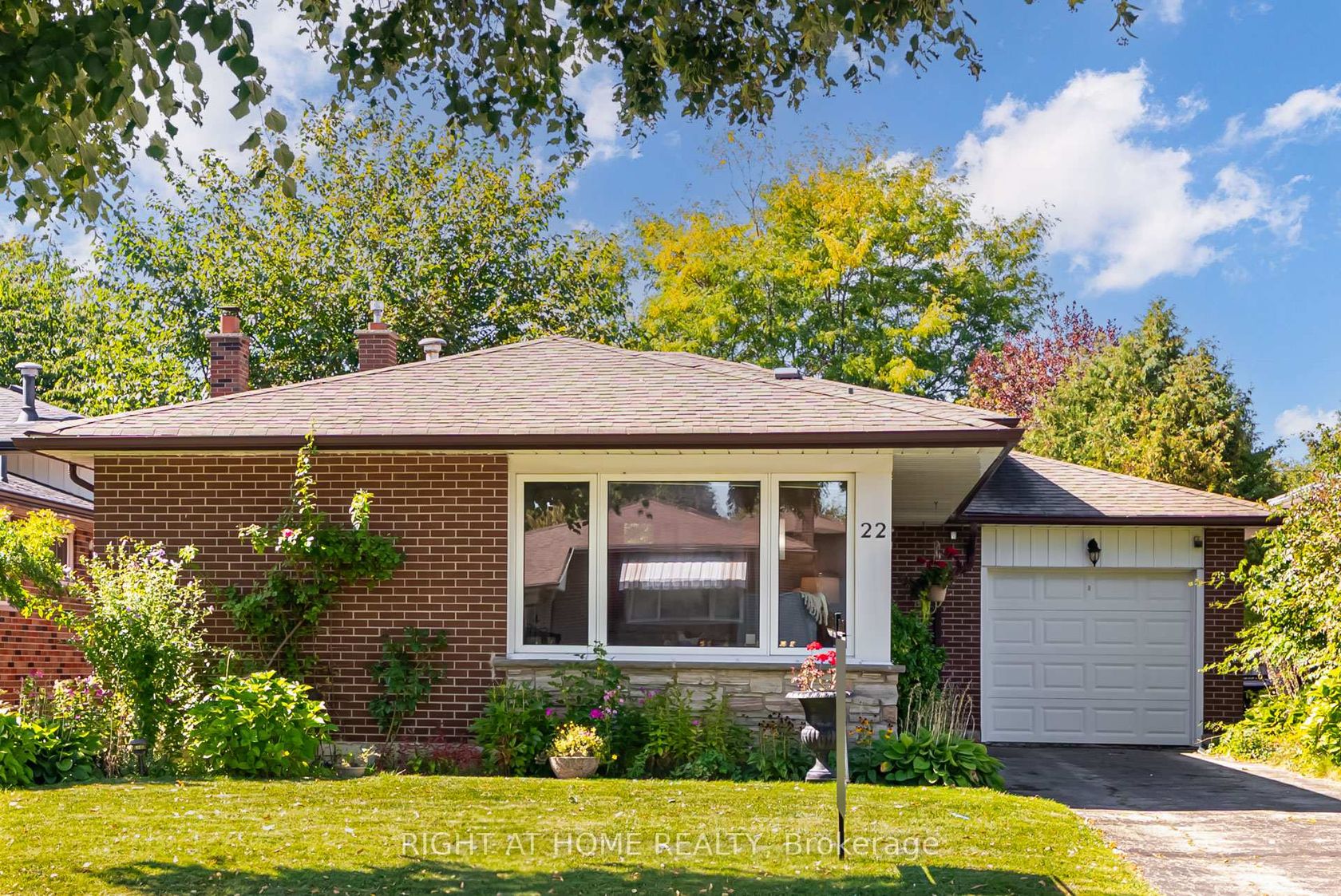 22 Rainier Square, L'Amoreaux, Toronto 