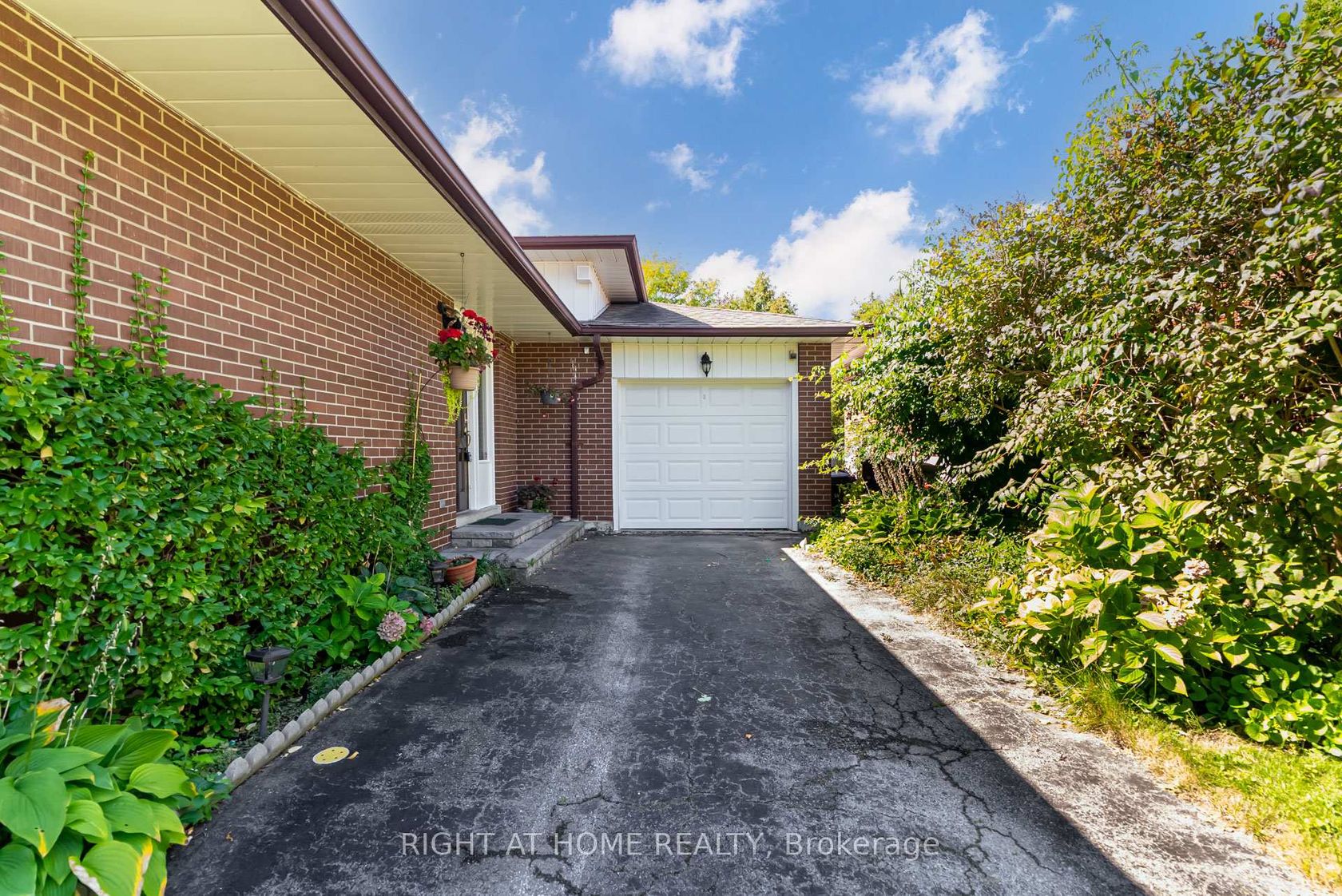 Photo 1 at 22 Rainier Square, L'Amoreaux, Toronto Photo 1 at 22 Rainier Square, L'Amoreaux, Toronto