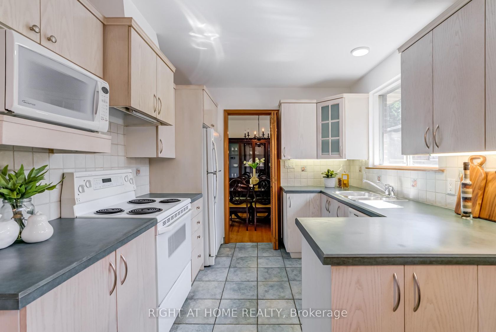 Photo 9 at 22 Rainier Square, L'Amoreaux, Toronto Photo 9 at 22 Rainier Square, L'Amoreaux, Toronto