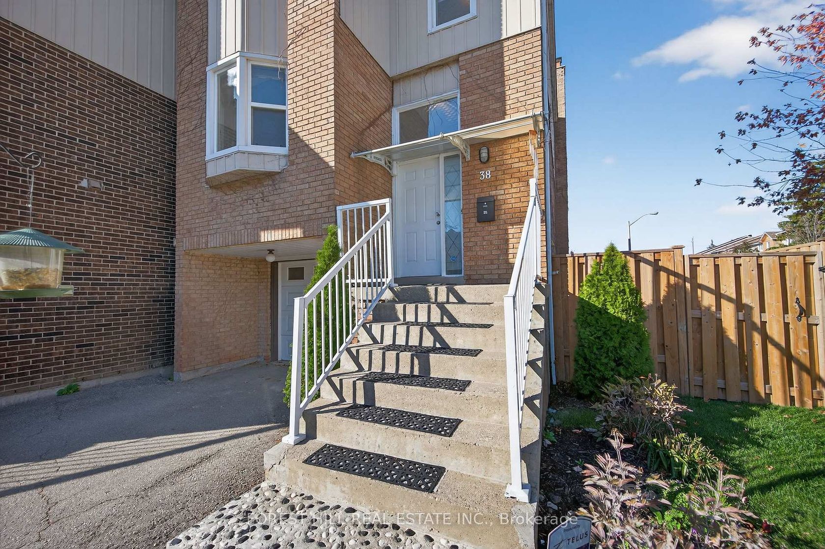 38 Carnival Court, Branson, Toronto  by Loree Meneguzzi Real Estate 38 Carnival Court, Branson, Toronto