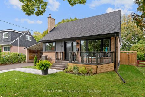 Photo 2 at 18 Lavington Drive, Richview, Toronto