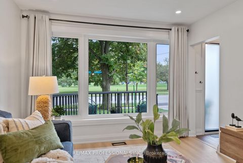 Photo 11 at 18 Lavington Drive, Richview, Toronto