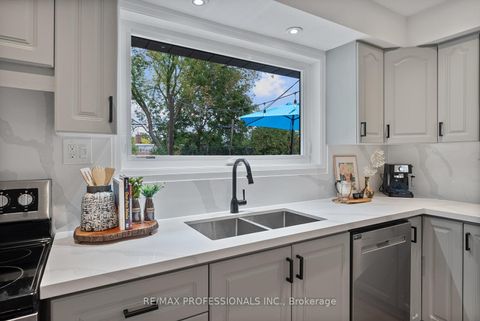 Photo 19 at 18 Lavington Drive, Richview, Toronto