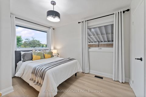 Photo 22 at 18 Lavington Drive, Richview, Toronto