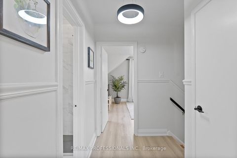 Photo 24 at 18 Lavington Drive, Richview, Toronto