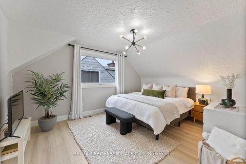 Photo 25 at 18 Lavington Drive, Richview, Toronto