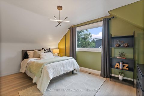 Photo 28 at 18 Lavington Drive, Richview, Toronto