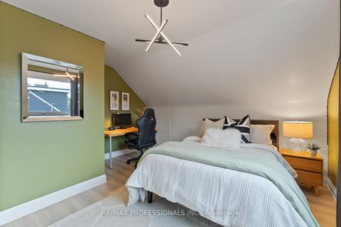 Photo 29 at 18 Lavington Drive, Richview, Toronto