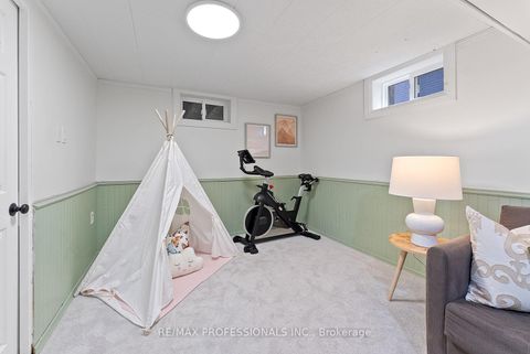 Photo 34 at 18 Lavington Drive, Richview, Toronto