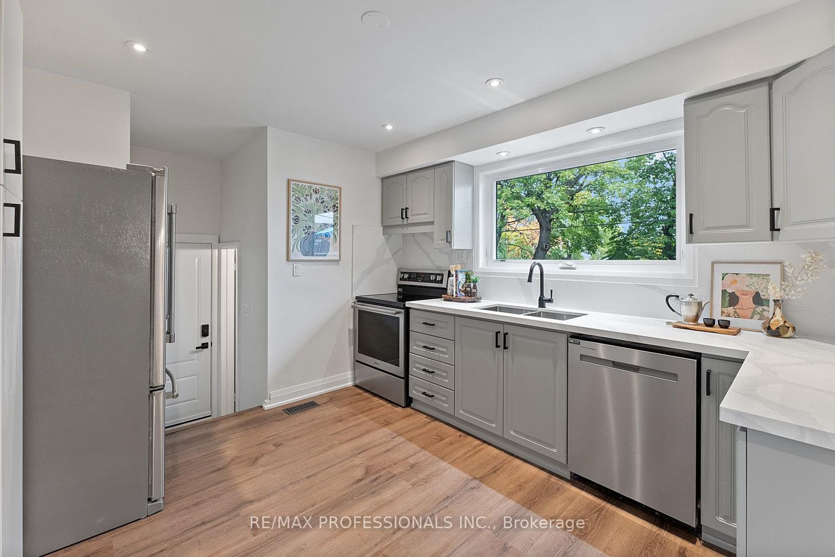 Photo 17 at 18 Lavington Drive, Richview, Toronto Photo 17 at 18 Lavington Drive, Richview, Toronto