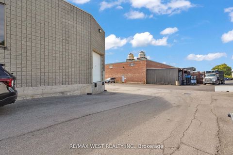 Photo 8 at 17&18 - 418 Hanlan Road, Steeles West Industrial, Vaughan