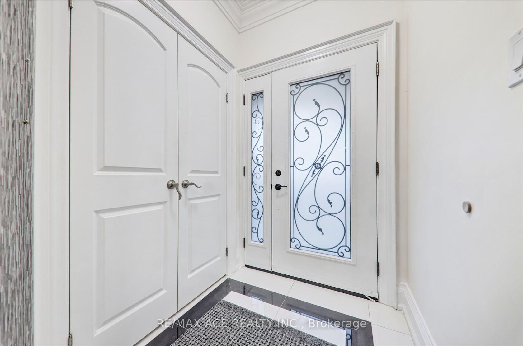 Photo 4 at 71 Lillington Avenue, Cliffside, Toronto Photo 4 at 71 Lillington Avenue, Cliffside, Toronto