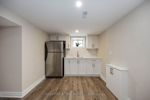 Photo 24 at 12 Rosalie Avenue N, CFB, Toronto