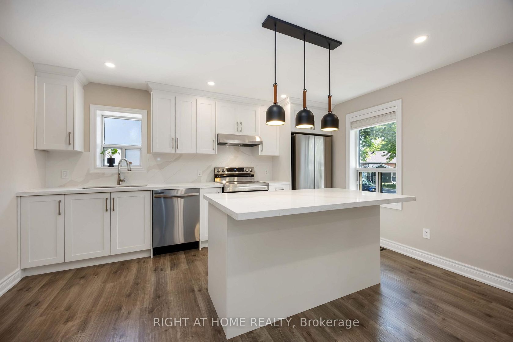 Photo 4 at 12 Rosalie Avenue N, CFB, Toronto Photo 4 at 12 Rosalie Avenue N, CFB, Toronto