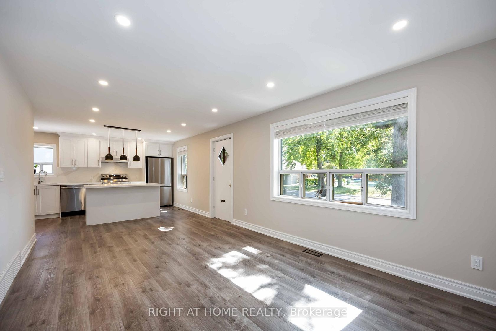 Photo 7 at 12 Rosalie Avenue N, CFB, Toronto Photo 7 at 12 Rosalie Avenue N, CFB, Toronto