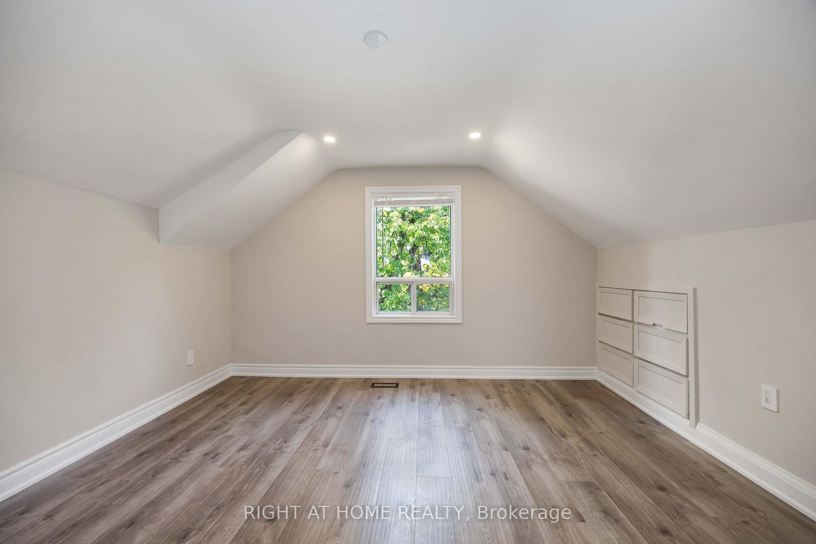 Photo 18 at 12 Rosalie Avenue N, CFB, Toronto Photo 18 at 12 Rosalie Avenue N, CFB, Toronto