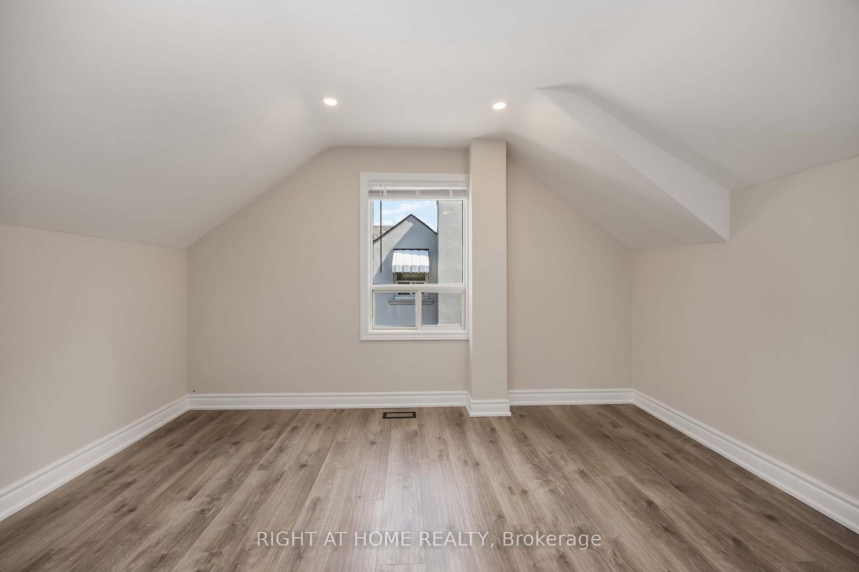 Photo 20 at 12 Rosalie Avenue N, CFB, Toronto Photo 20 at 12 Rosalie Avenue N, CFB, Toronto