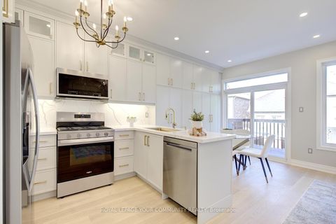 Photo 22 at 167 SIR SANFORD FLEMING Way, Patterson, Vaughan