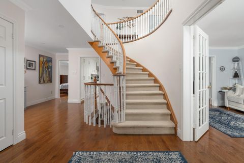 Photo 2 at 1101 Fieldstone Circle, GA Glen Abbey, Oakville