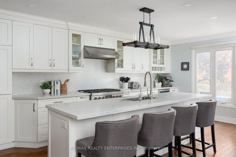 Photo 3 at 1101 Fieldstone Circle, GA Glen Abbey, Oakville