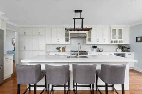 Photo 4 at 1101 Fieldstone Circle, GA Glen Abbey, Oakville