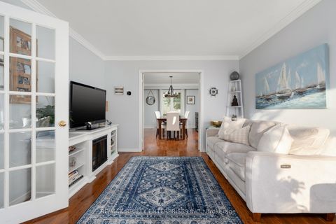 Photo 17 at 1101 Fieldstone Circle, GA Glen Abbey, Oakville